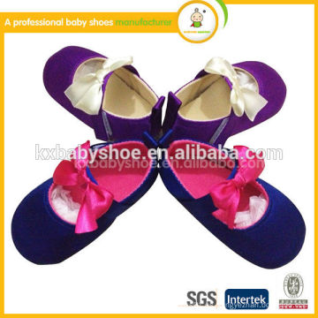 Zapatos de cuero suaves de los bebés de la flor, zapatos de vestido de cuero del bebé de la PU, zapatos que caminan del solo único duro